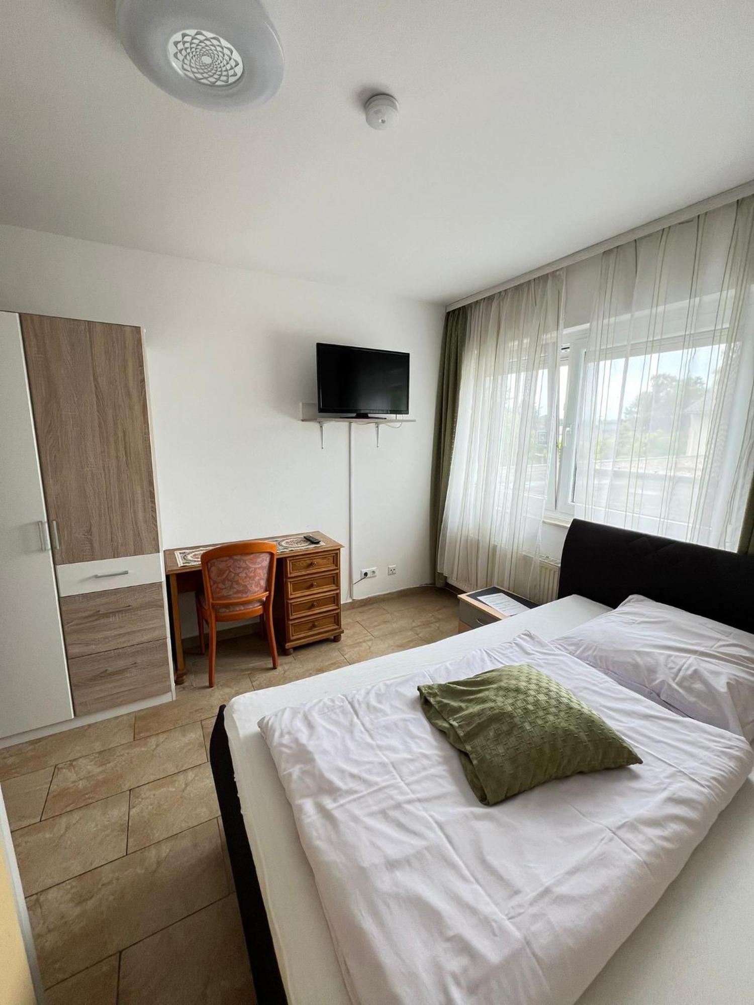 Hotel Restaurant Neffelthal Kerpen  Luaran gambar