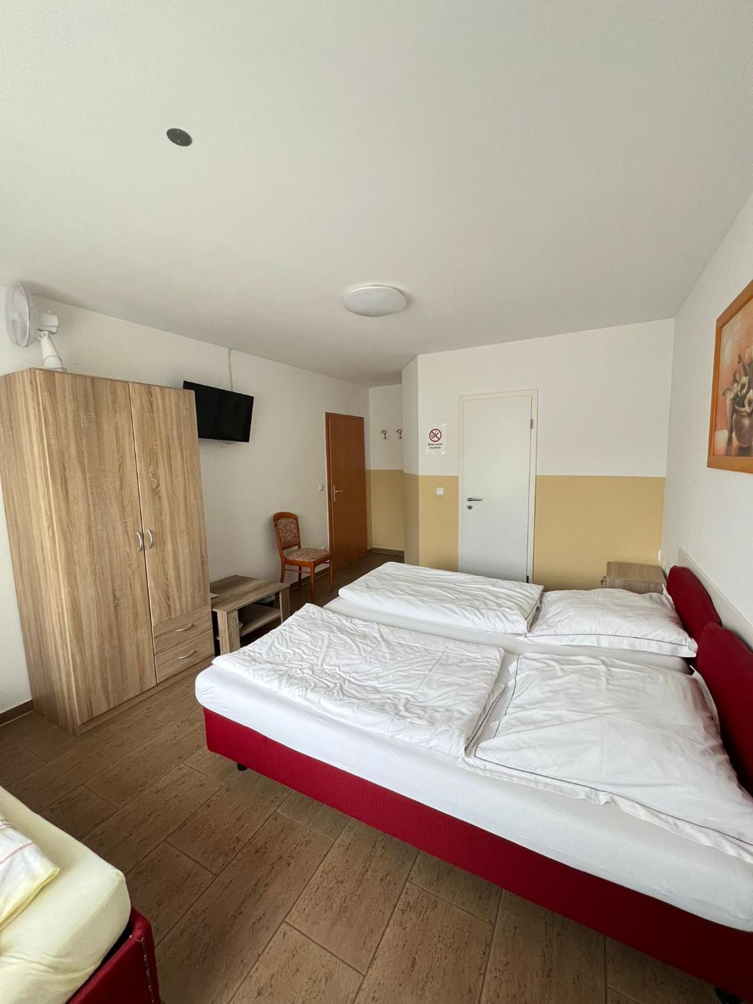 Hotel Restaurant Neffelthal Kerpen  Luaran gambar